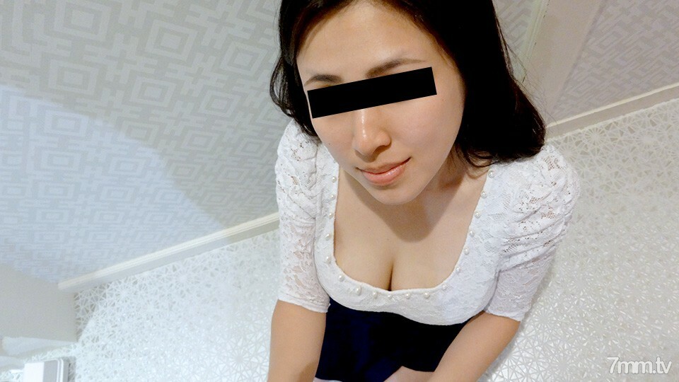 052320-01 沮丧的女儿坚持一个鸡巴