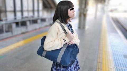 030125_01 穿制服的女孩是用餐目标